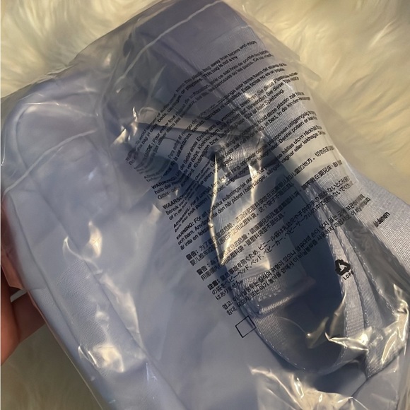 Everywhere Belt Bag pastel blue NWT - Picture 6 of 6